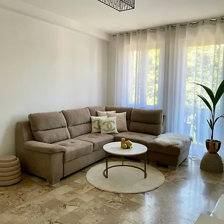 Apartament Jaris *
